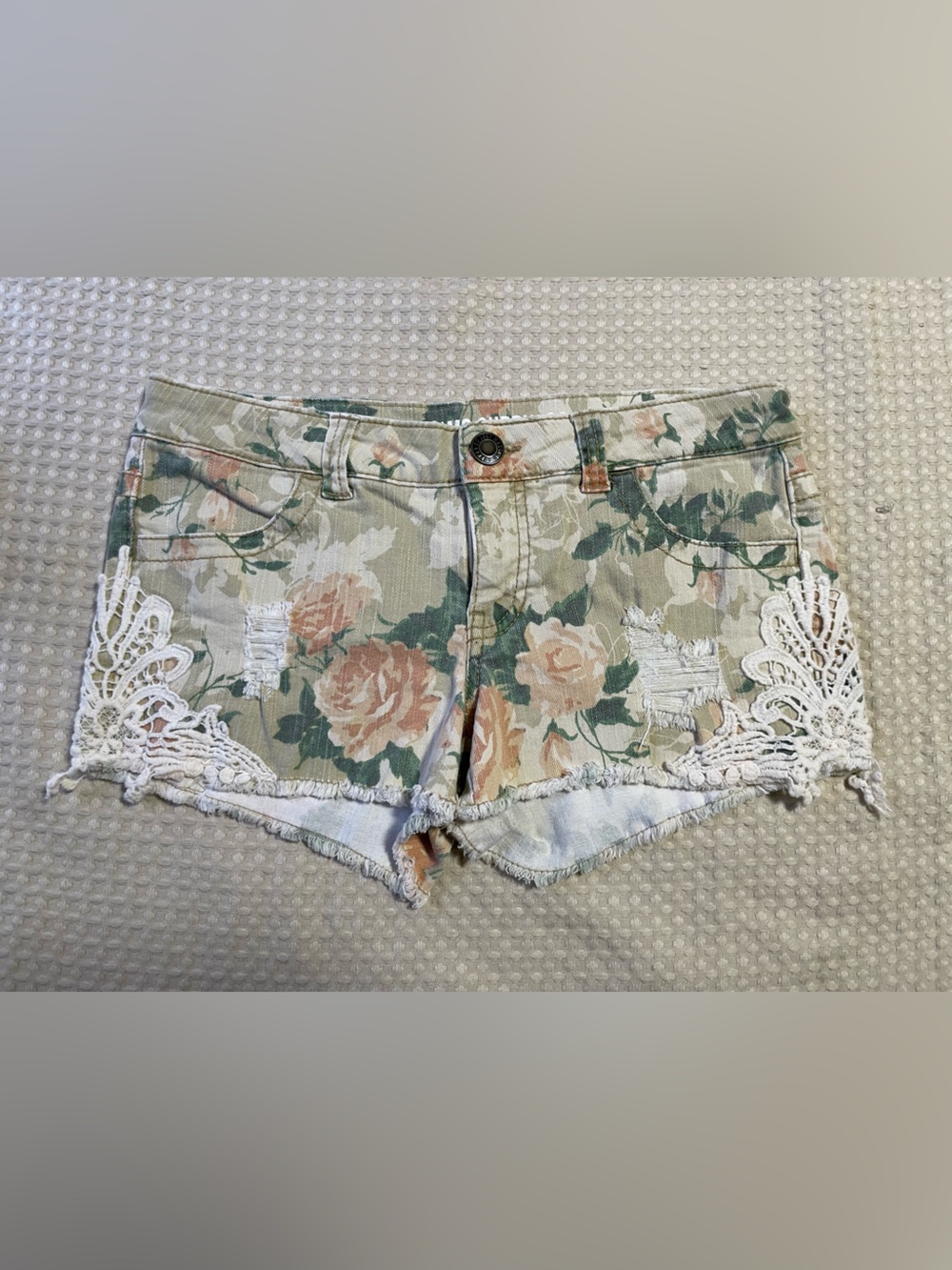 Mossimo Floral Lace shorts